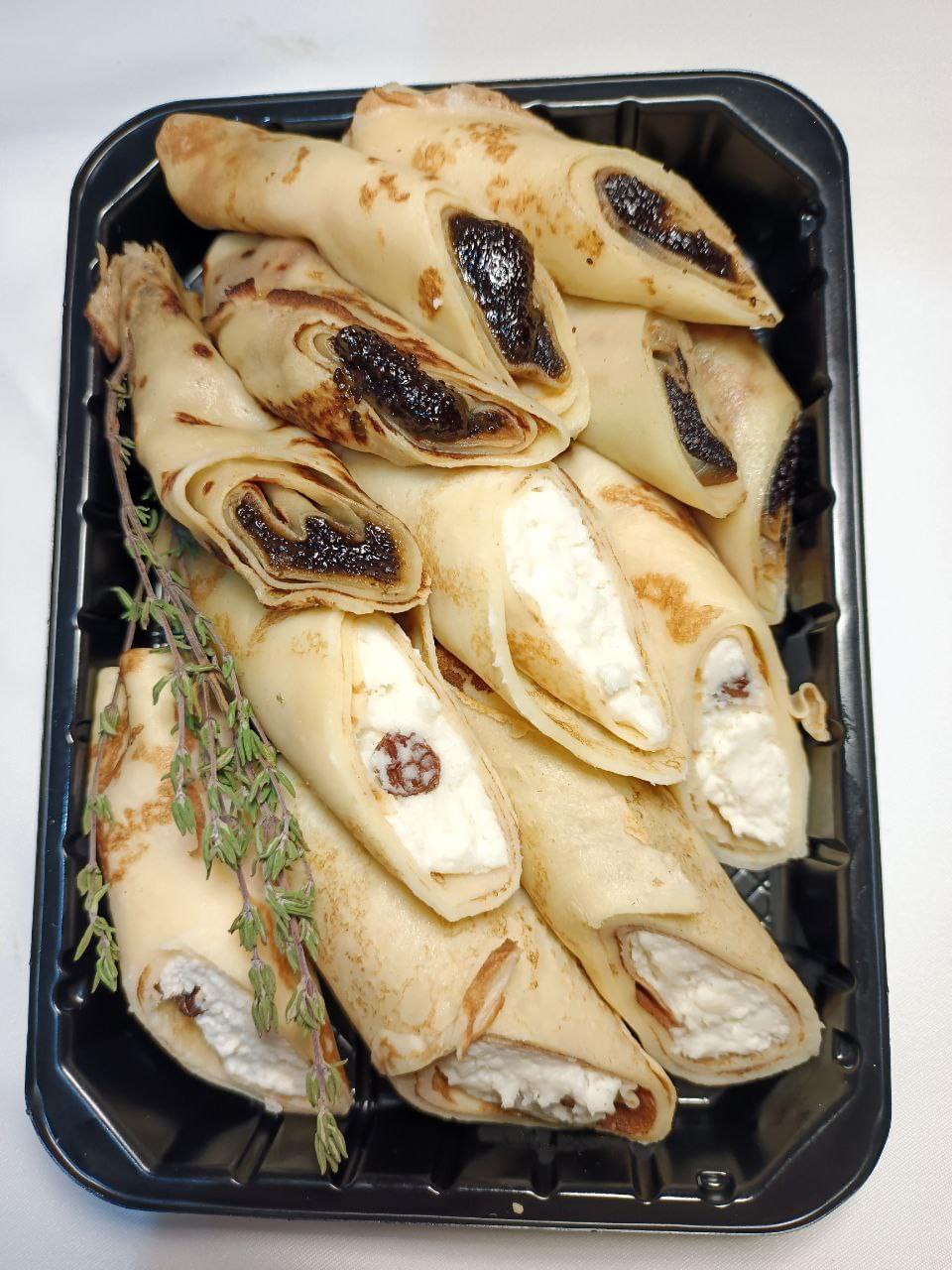 Млинці з сиром та родзинками, маком