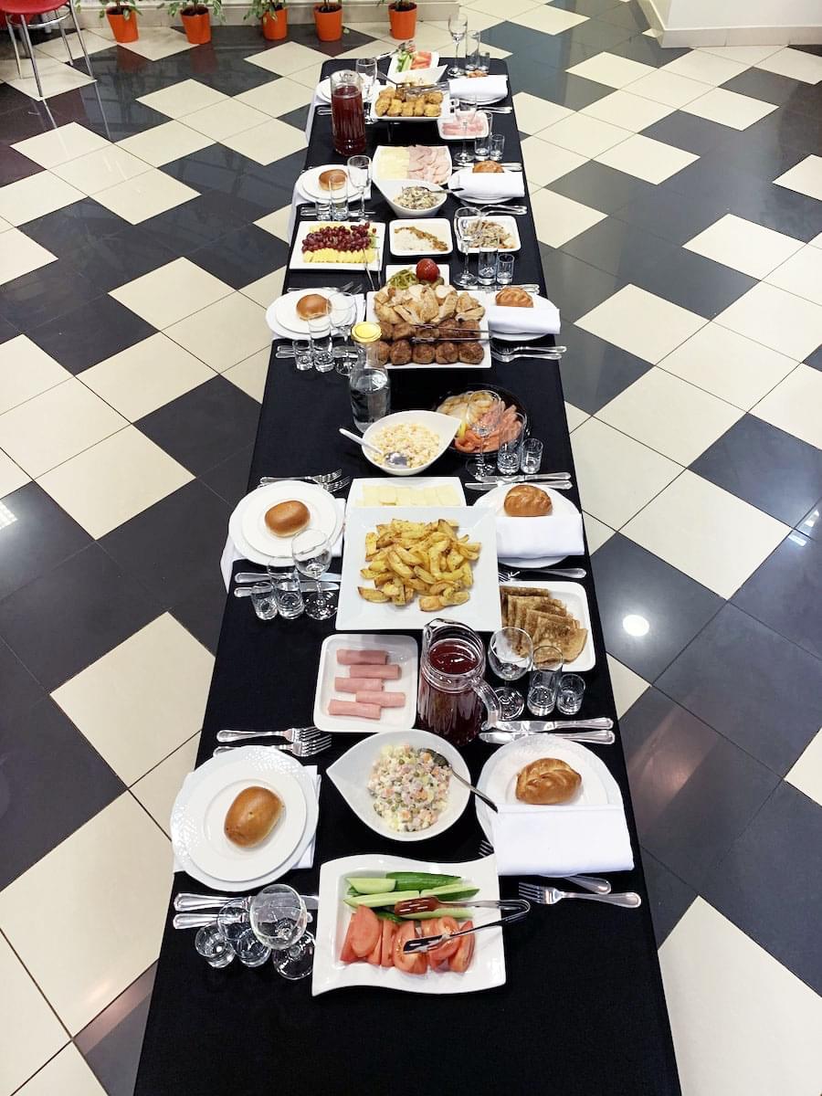 Замовити їжу на поминки